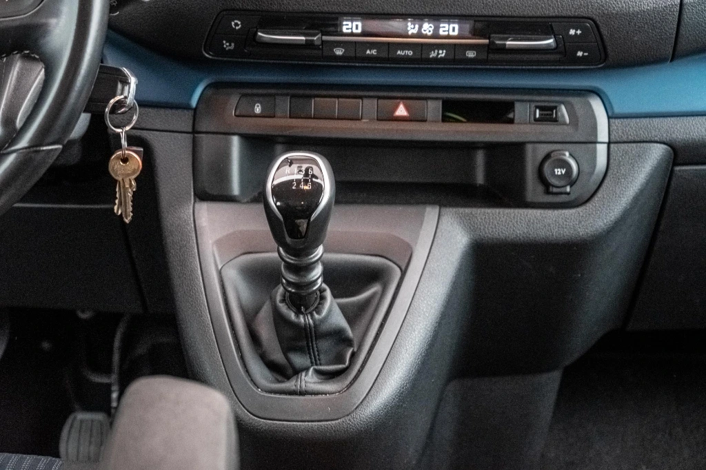 20260327_PEUGEOT_TRAVELLER_014.webp