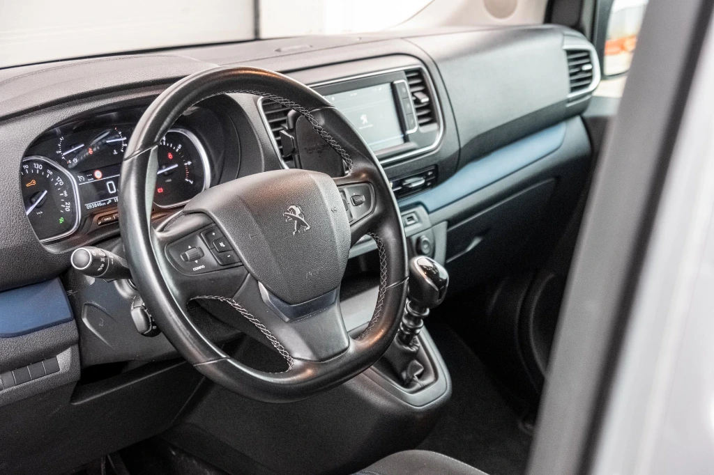 20260327_PEUGEOT_TRAVELLER_015.webp
