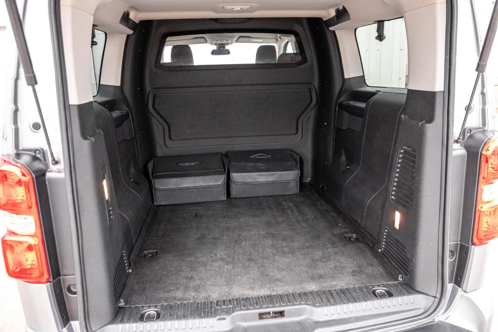 20260327_PEUGEOT_TRAVELLER_013.webp