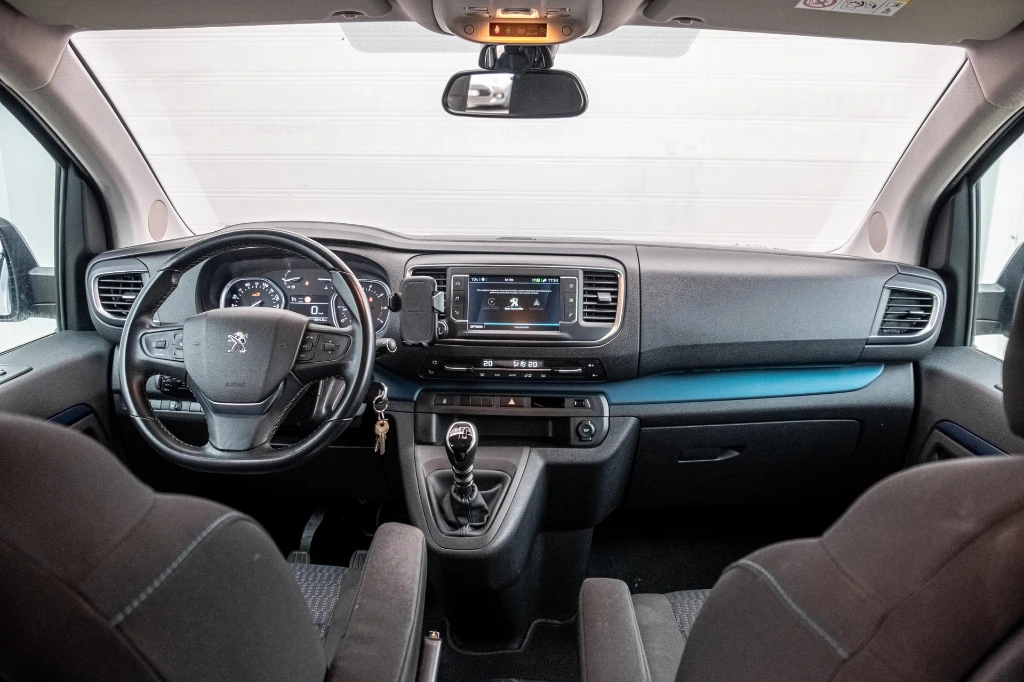 20260327_PEUGEOT_TRAVELLER_007.webp