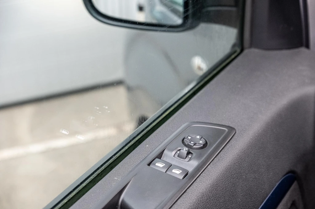 20260327_PEUGEOT_TRAVELLER_025.webp