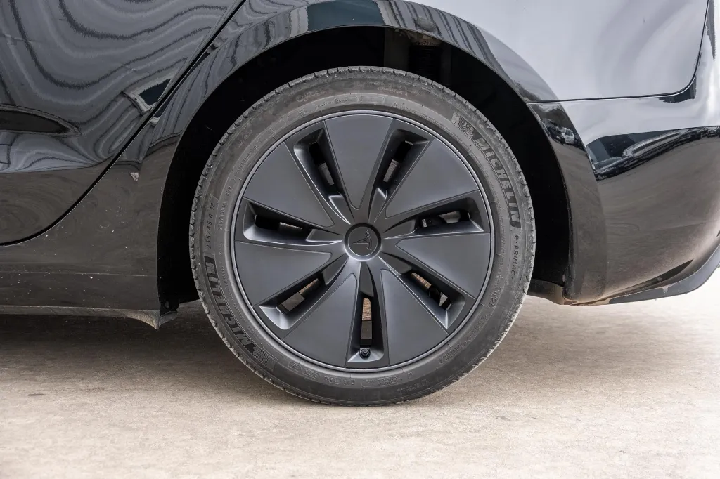 20260327_TESLA_MODEL_3_025.webp