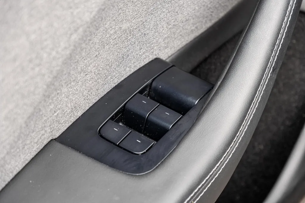 20260327_TESLA_MODEL_3_016.webp