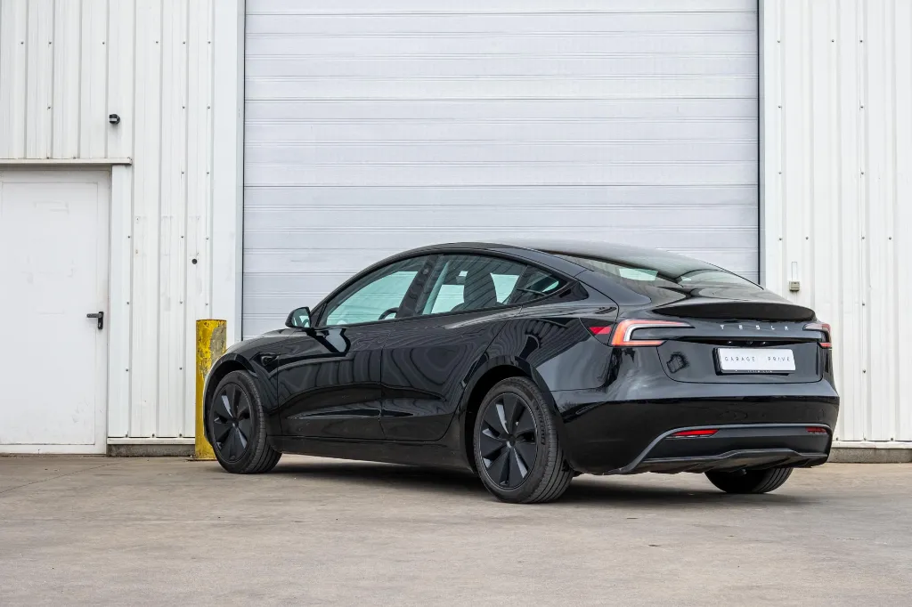 20260327_TESLA_MODEL_3_004.webp