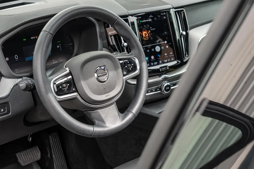 20260410_VOLVO_XC_60_T6_020.webp