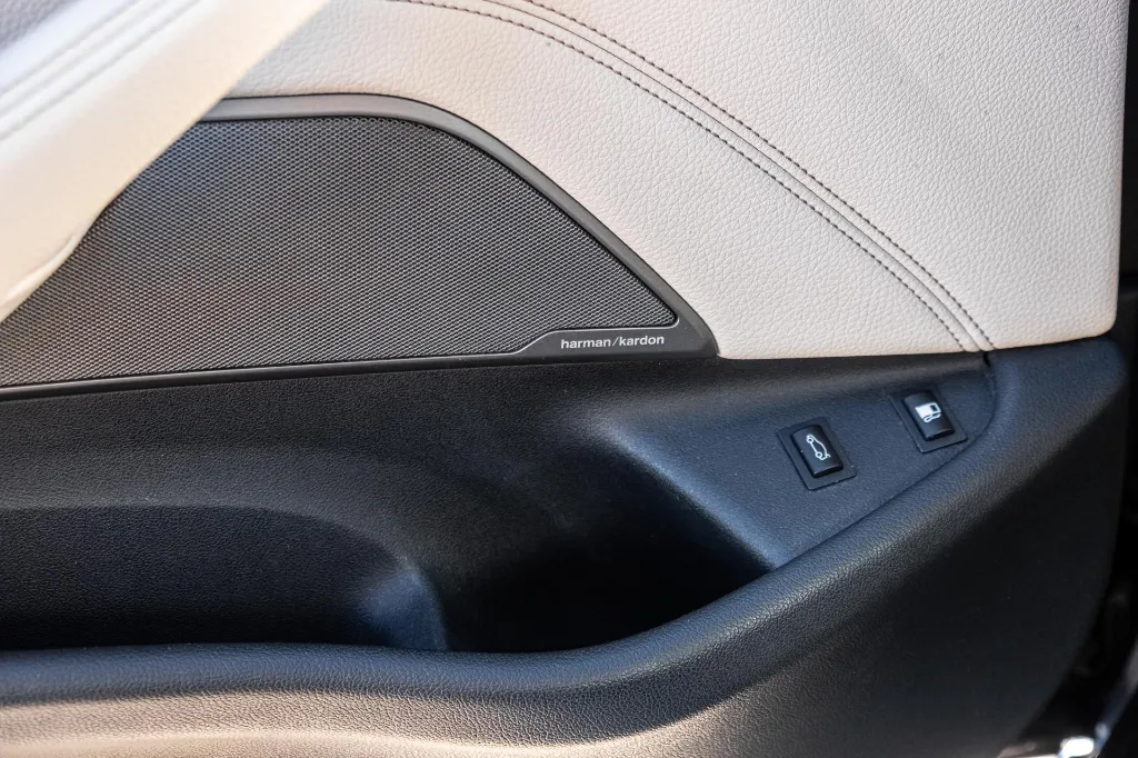 20260429_BMW_530E_015.webp