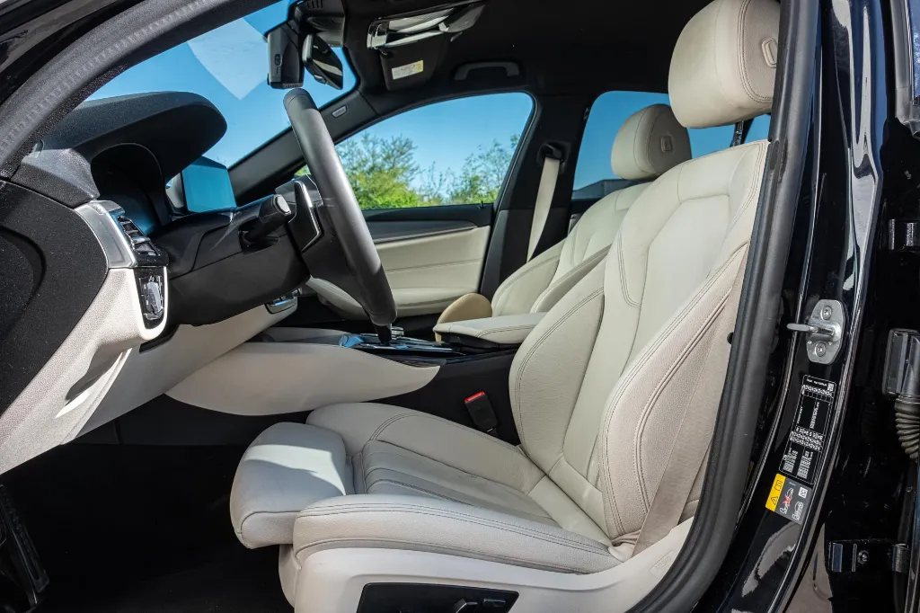 20260429_BMW_530E_008.webp