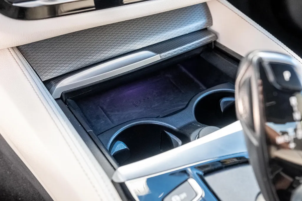 20260429_BMW_530E_017.webp