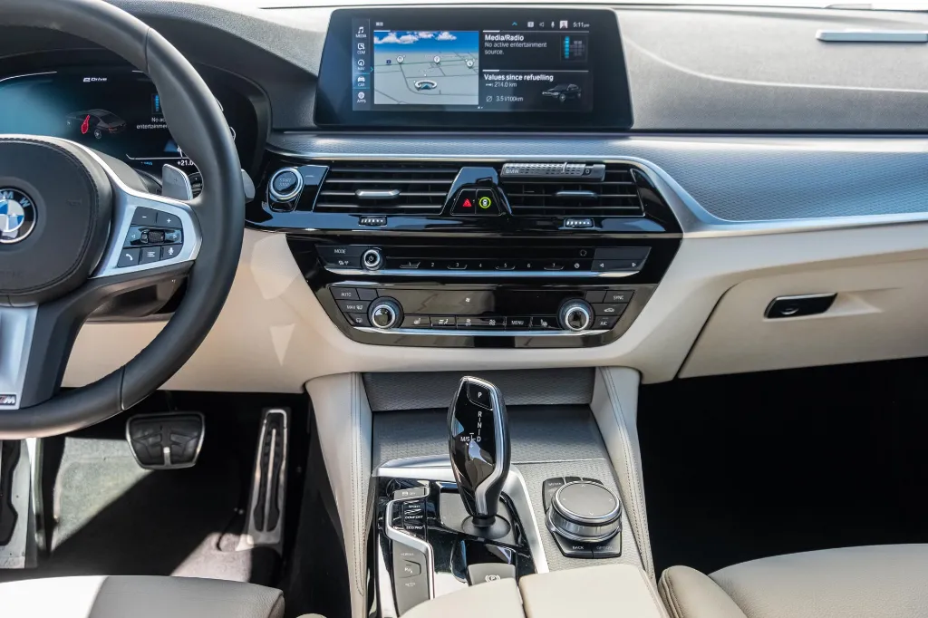 20260429_BMW_530E_010.webp