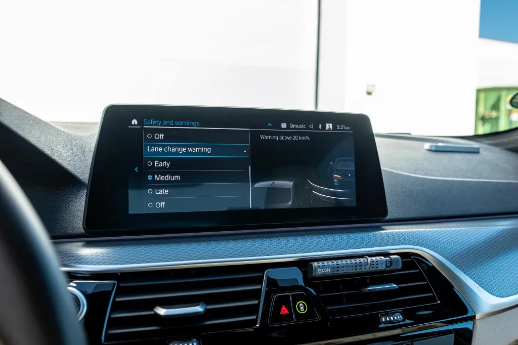 20260429_BMW_530E_042.webp