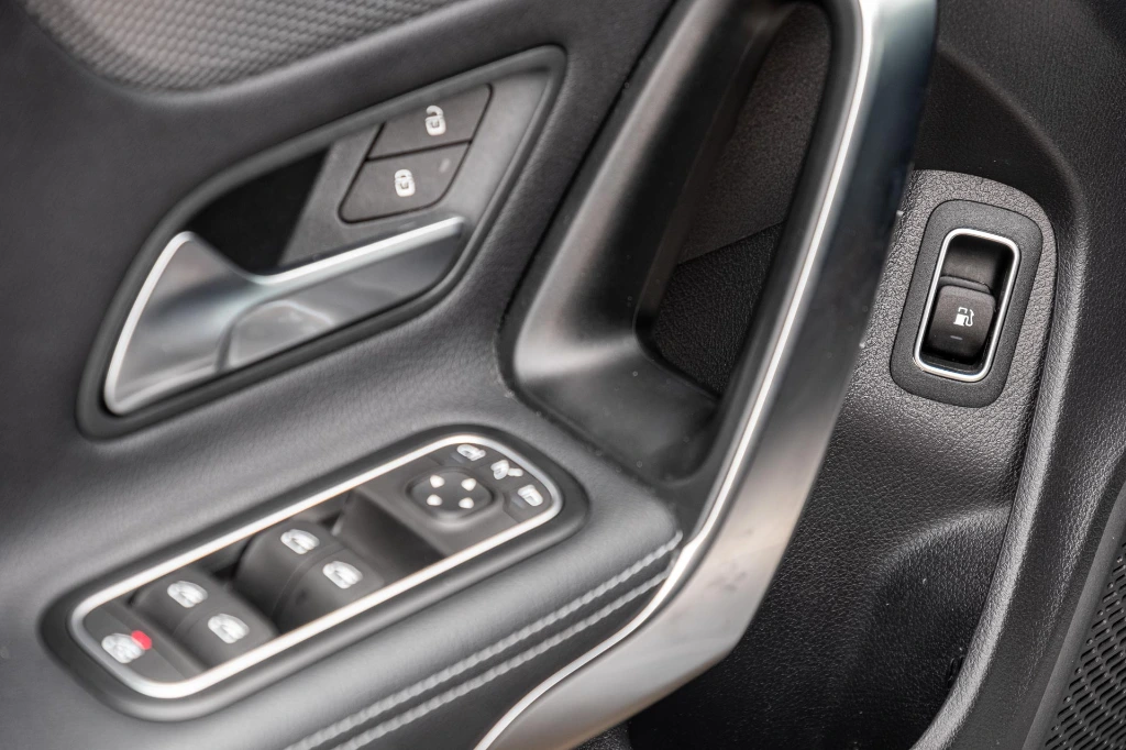 20260511_MERCEDES_CLA250E_030.webp