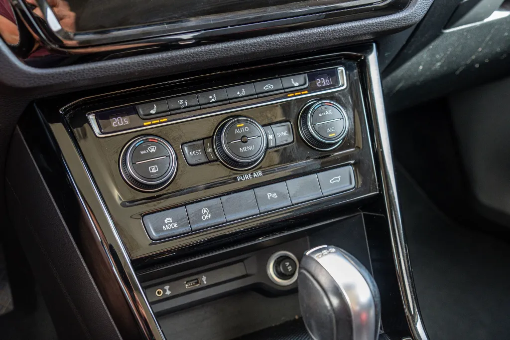 20260907_VW_TOURAN_012.webp