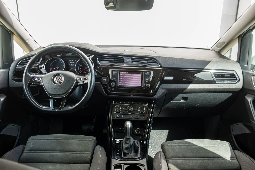 20260907_VW_TOURAN_007.webp