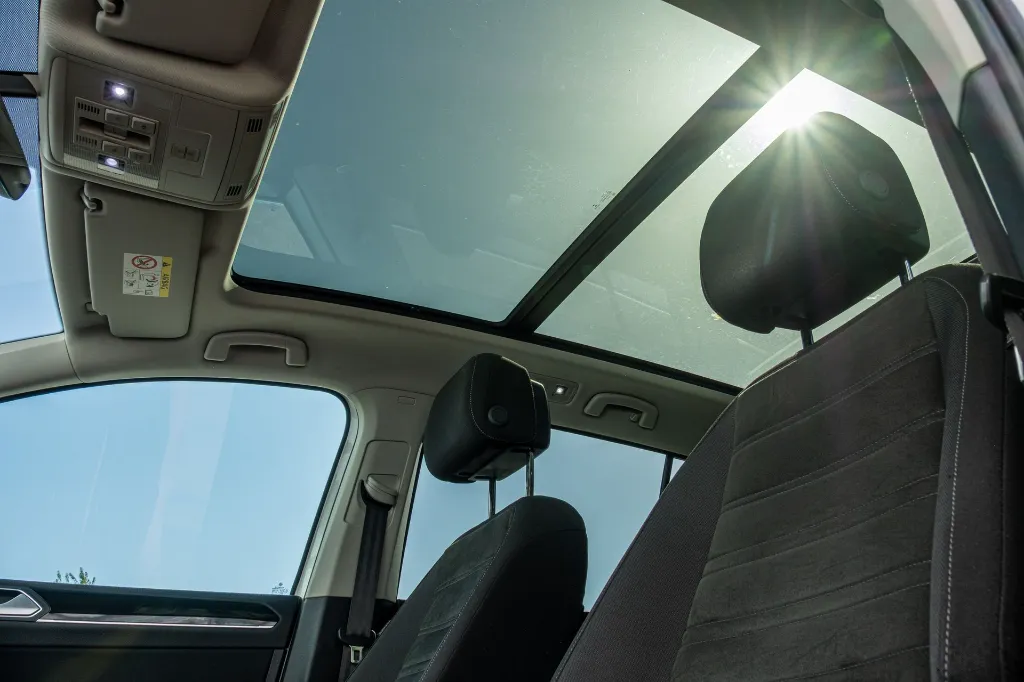 20260907_VW_TOURAN_015.webp