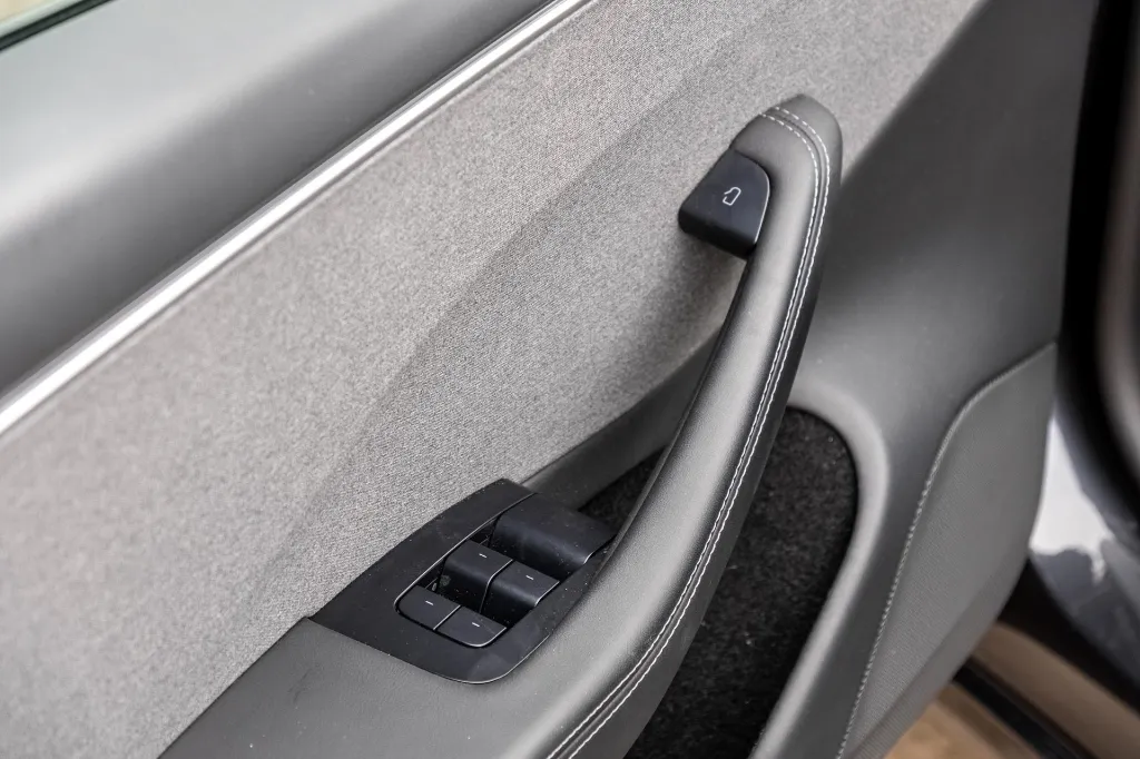 20260825_TESLA_MODEL_3_037.webp