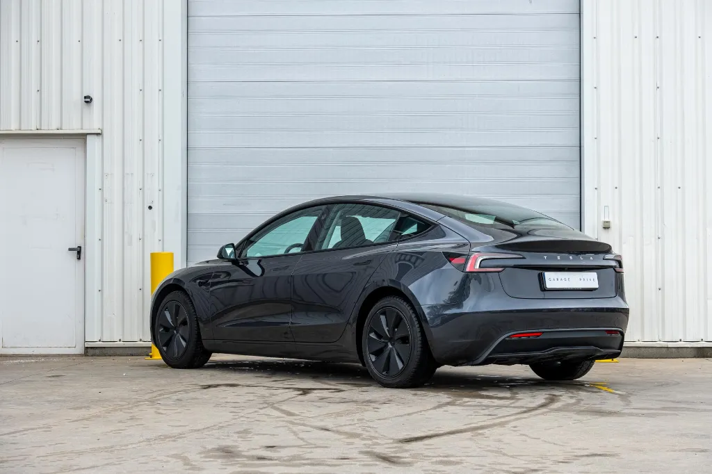 20260825_TESLA_MODEL_3_004.webp