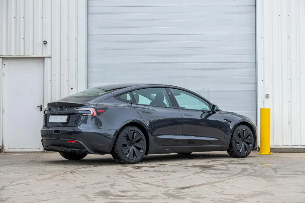 20260825_TESLA_MODEL_3_005.webp