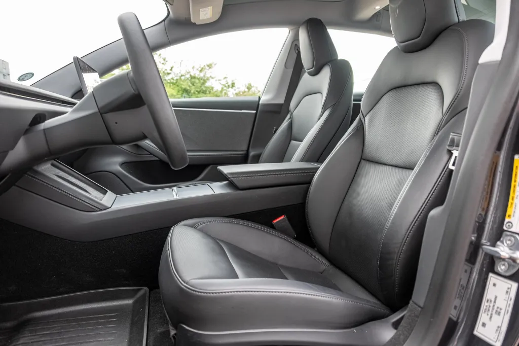 20260825_TESLA_MODEL_3_008.webp