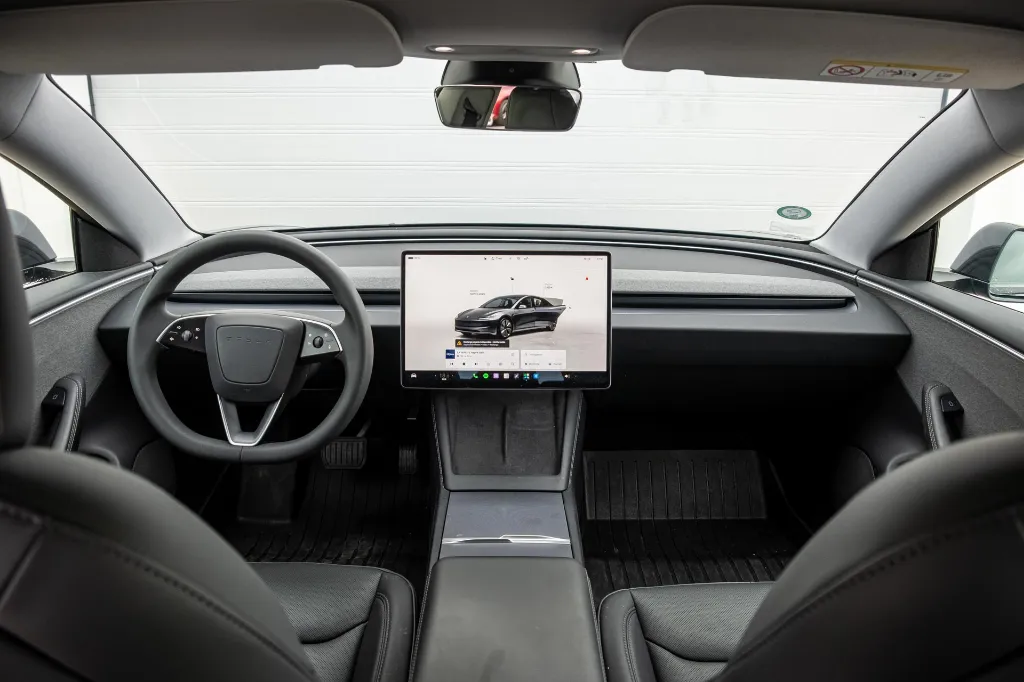 20260825_TESLA_MODEL_3_007.webp
