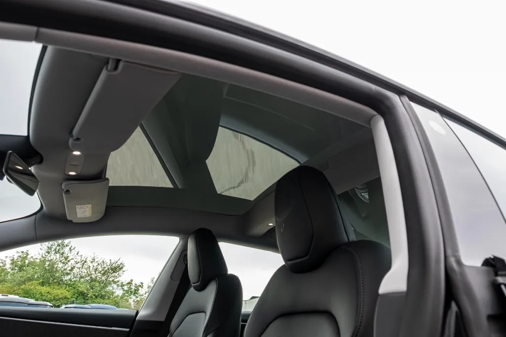 20260825_TESLA_MODEL_3_010.webp