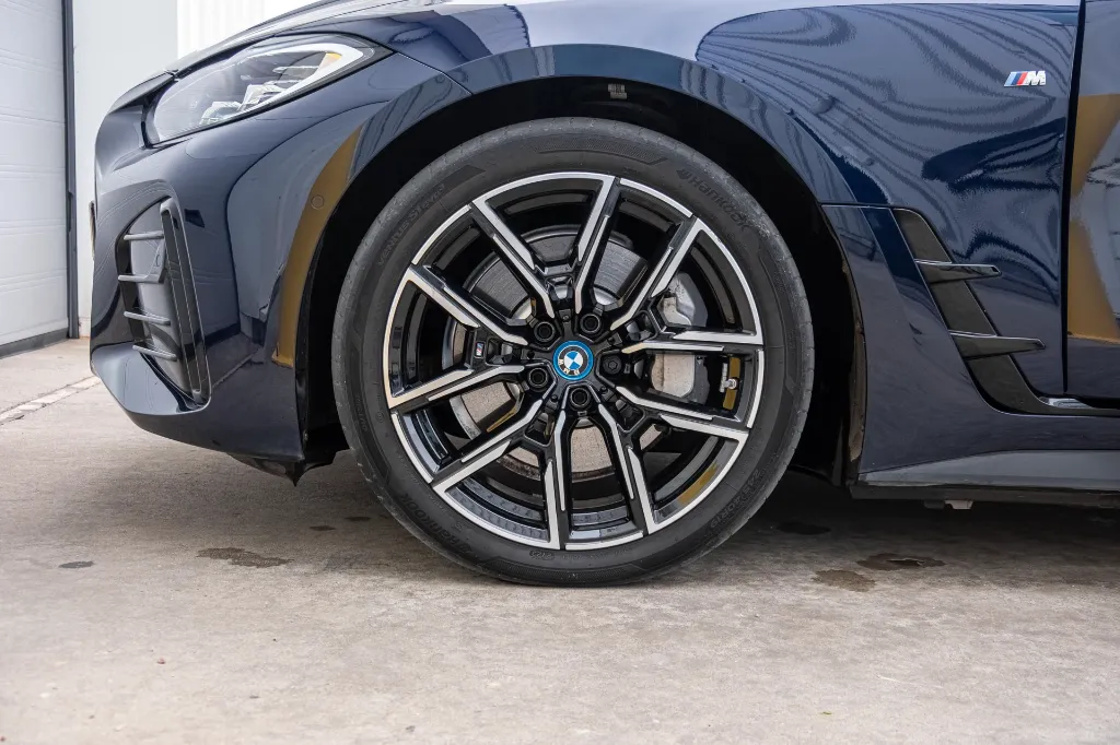 20261015_BMW_I4_006.webp
