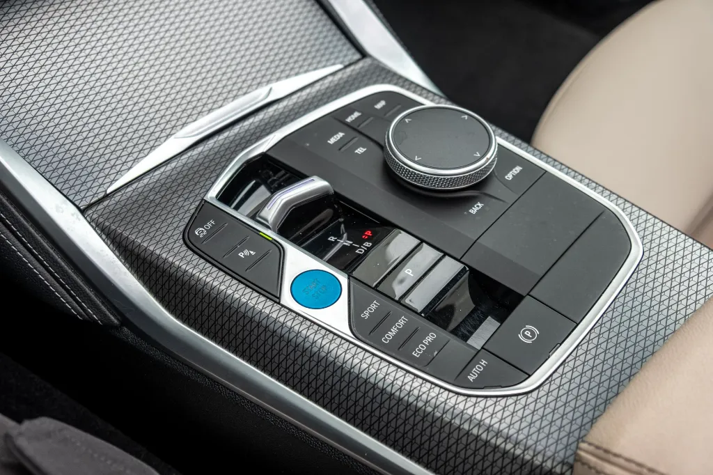 20261015_BMW_I4_025.webp