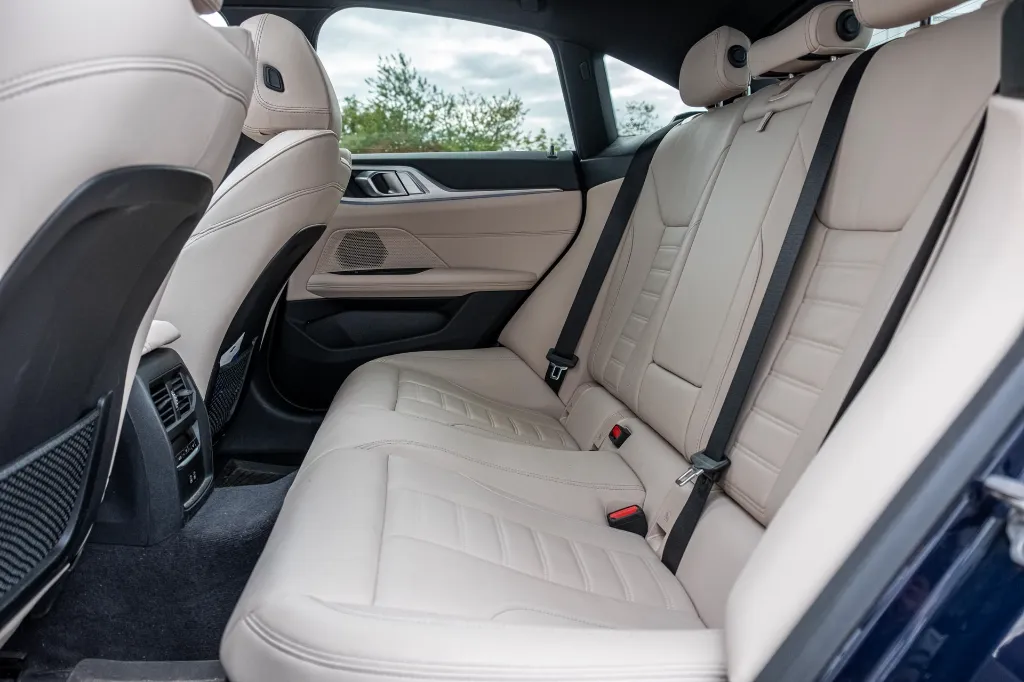 20261015_BMW_I4_009.webp