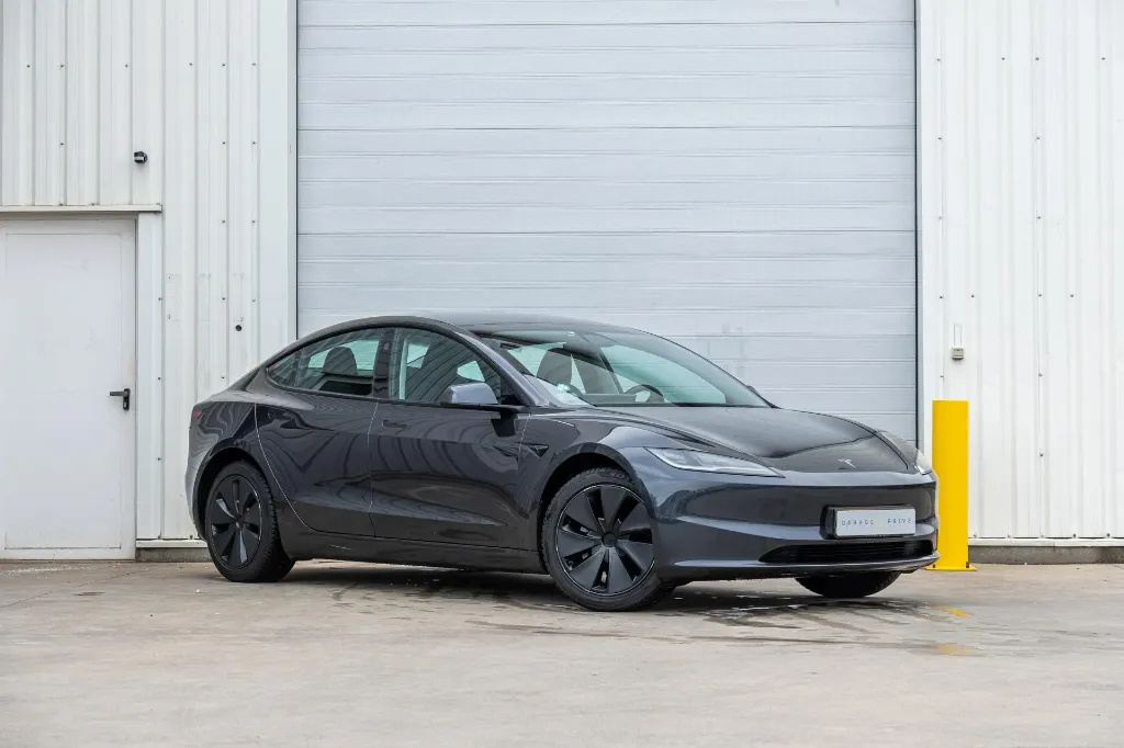 Tesla Model 3 SR HIGHLAND Premium PROPULSION STANDARD RANGE