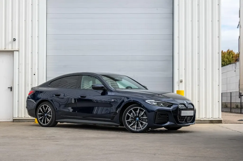 BMW i4 Gran Coupe 83.9 kWh eDrive40 | Pack M | Toit Ouvrant | Att Remorque | GARANTIE 12-60M