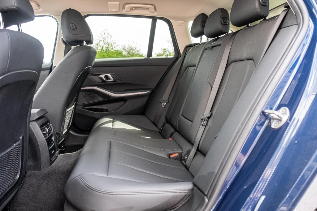 20260416_BMW_320E_009.webp