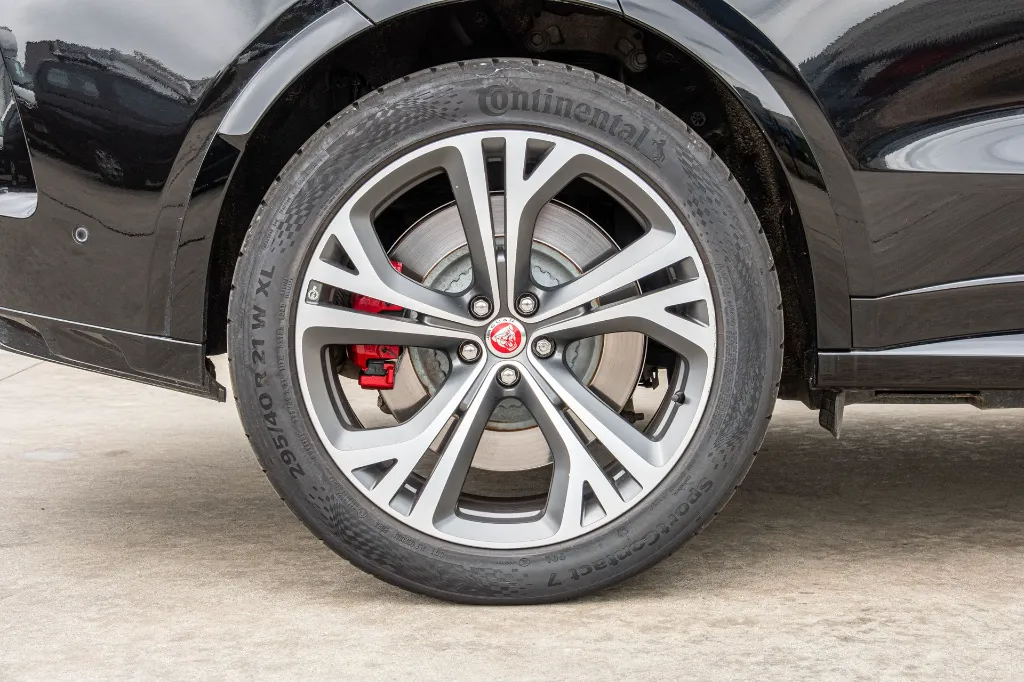 20260911_JAGUAR_F-PACE_SVR_050.webp