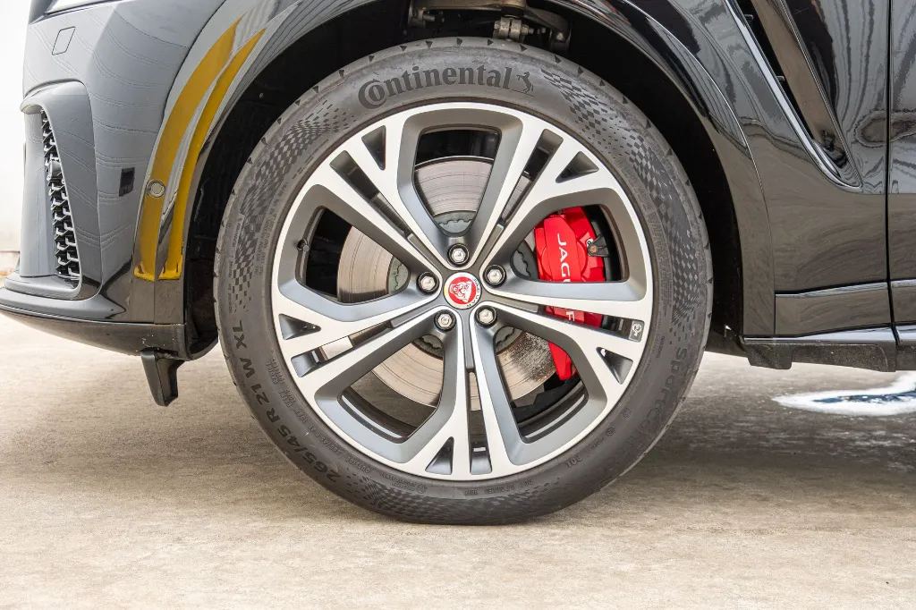 20260911_JAGUAR_F-PACE_SVR_006.webp