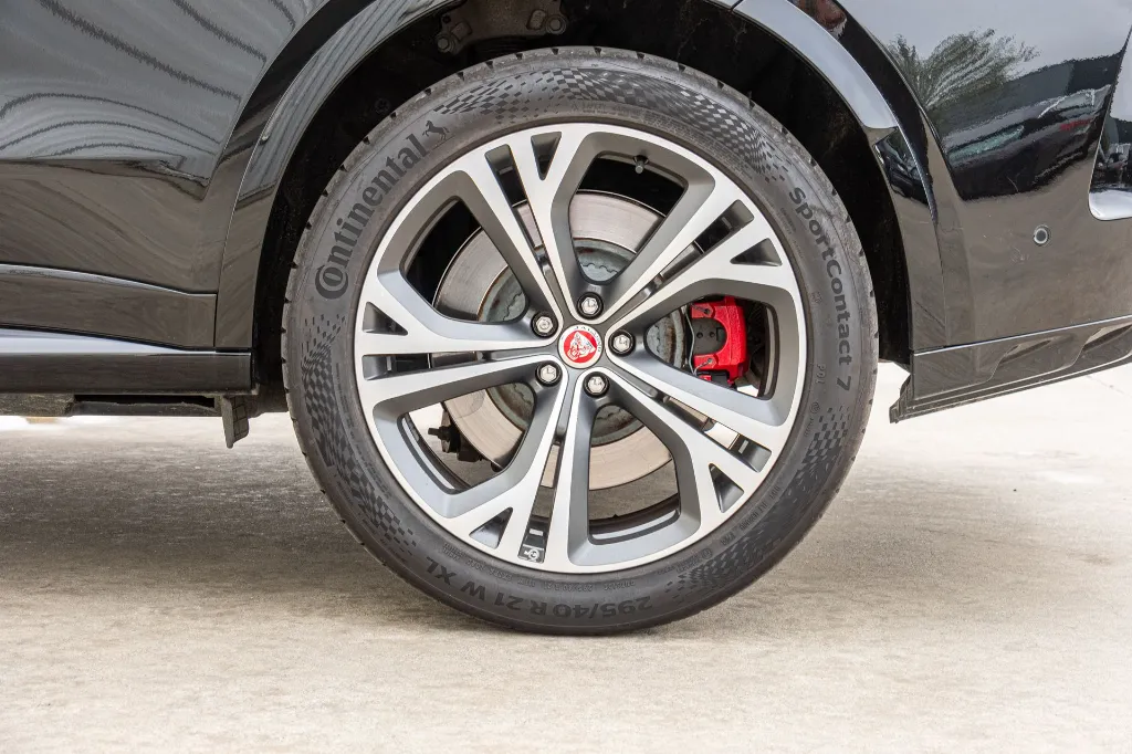 20260911_JAGUAR_F-PACE_SVR_051.webp