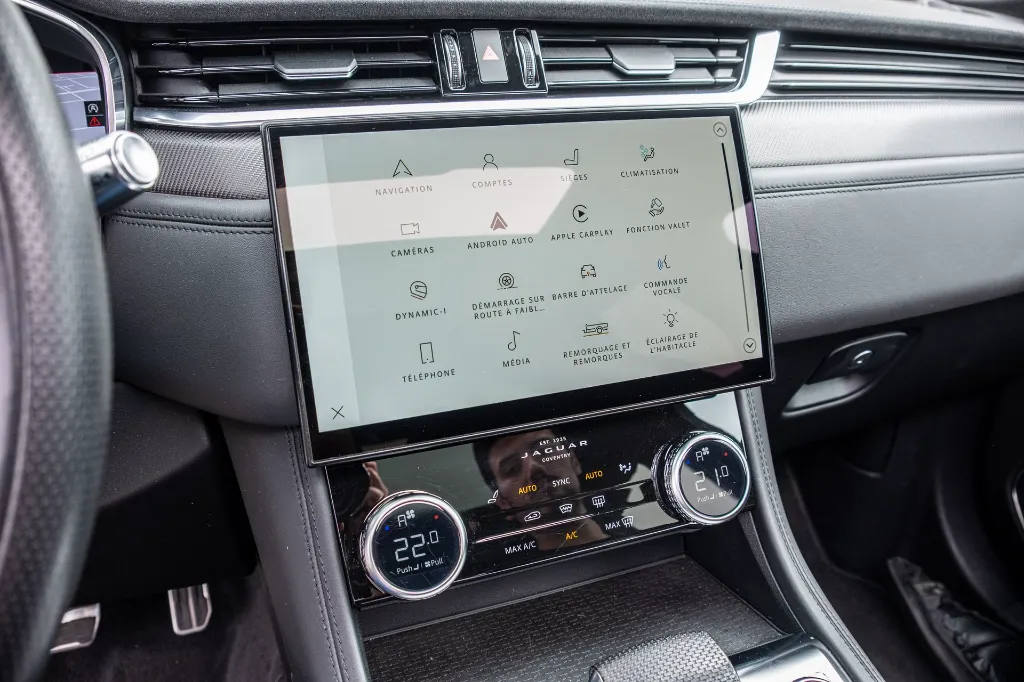 20260911_JAGUAR_F-PACE_SVR_017.webp