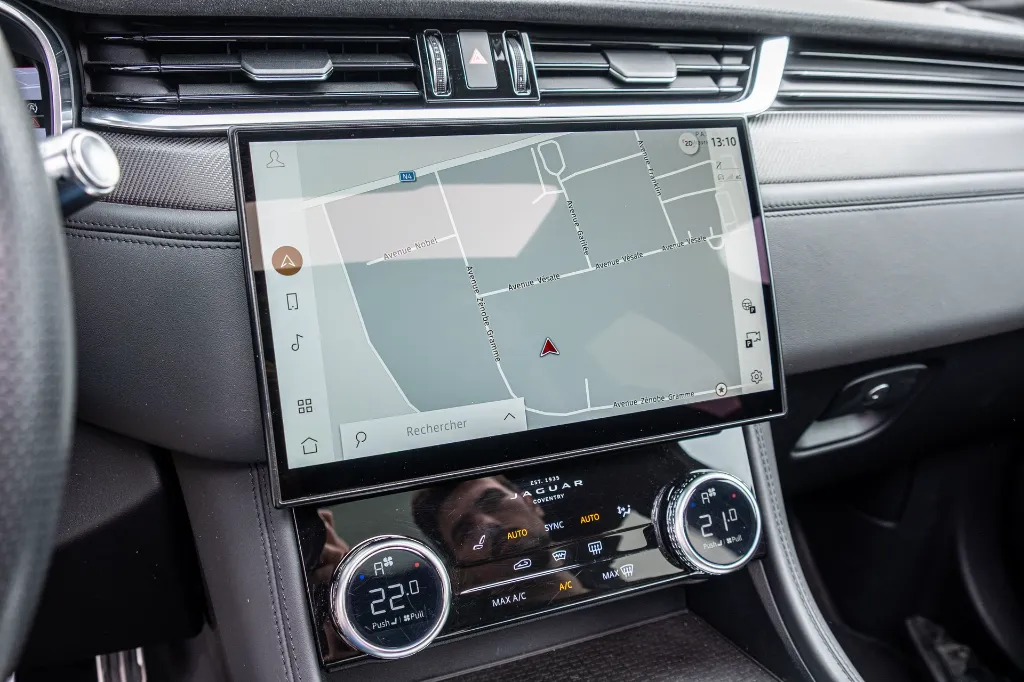 20260911_JAGUAR_F-PACE_SVR_028.webp