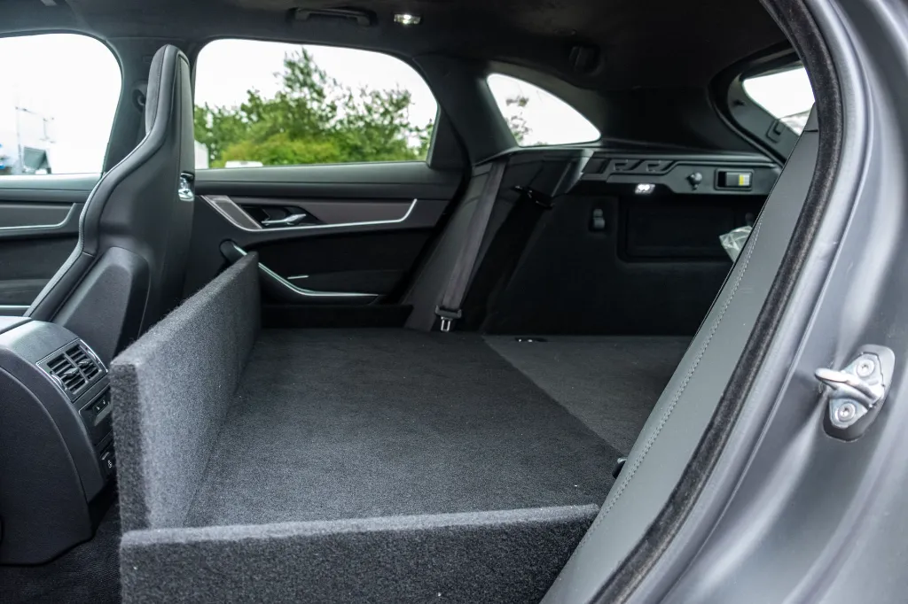 20260911_JAGUAR_F-PACE_SVR_009.webp