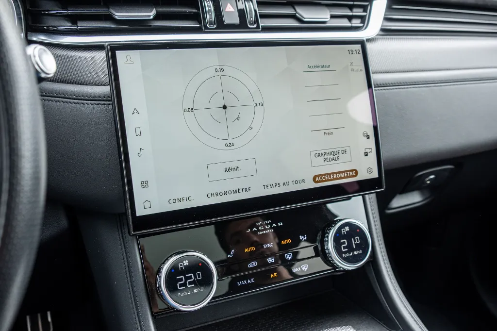 20260911_JAGUAR_F-PACE_SVR_033.webp
