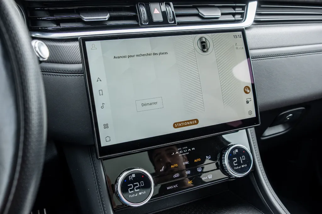 20260911_JAGUAR_F-PACE_SVR_032.webp