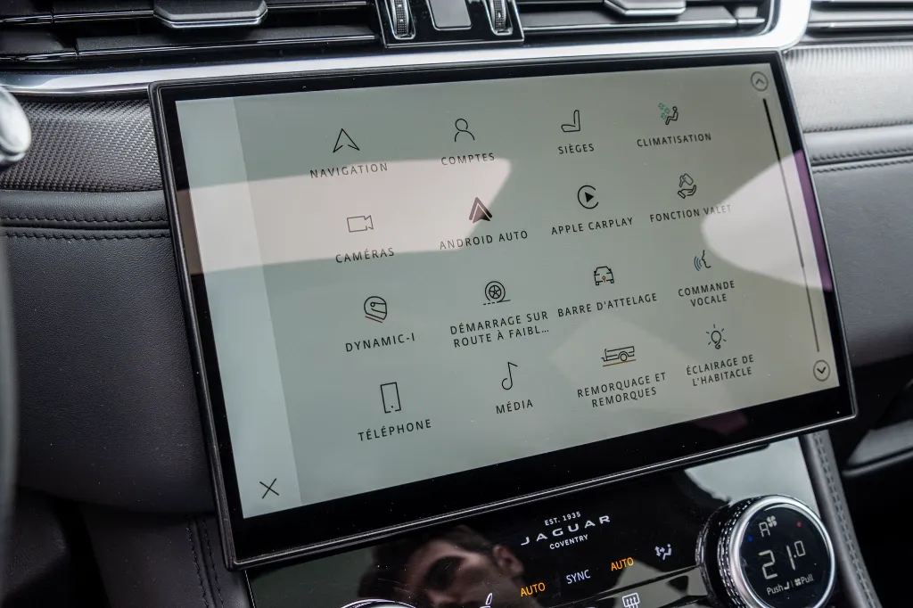 20260911_JAGUAR_F-PACE_SVR_027.webp
