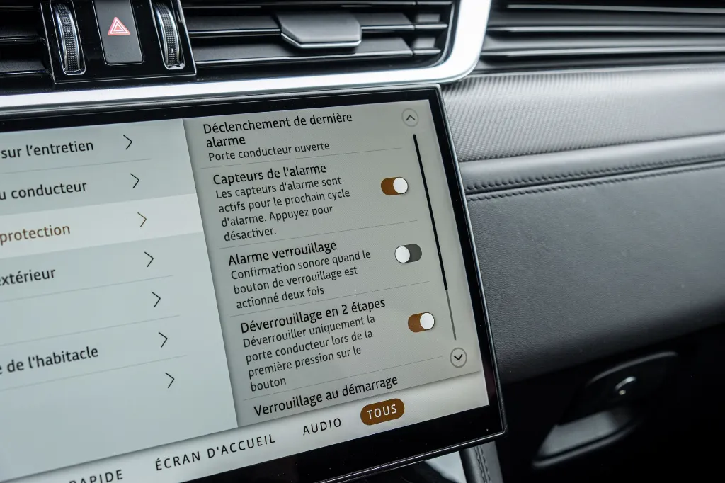 20260911_JAGUAR_F-PACE_SVR_042.webp