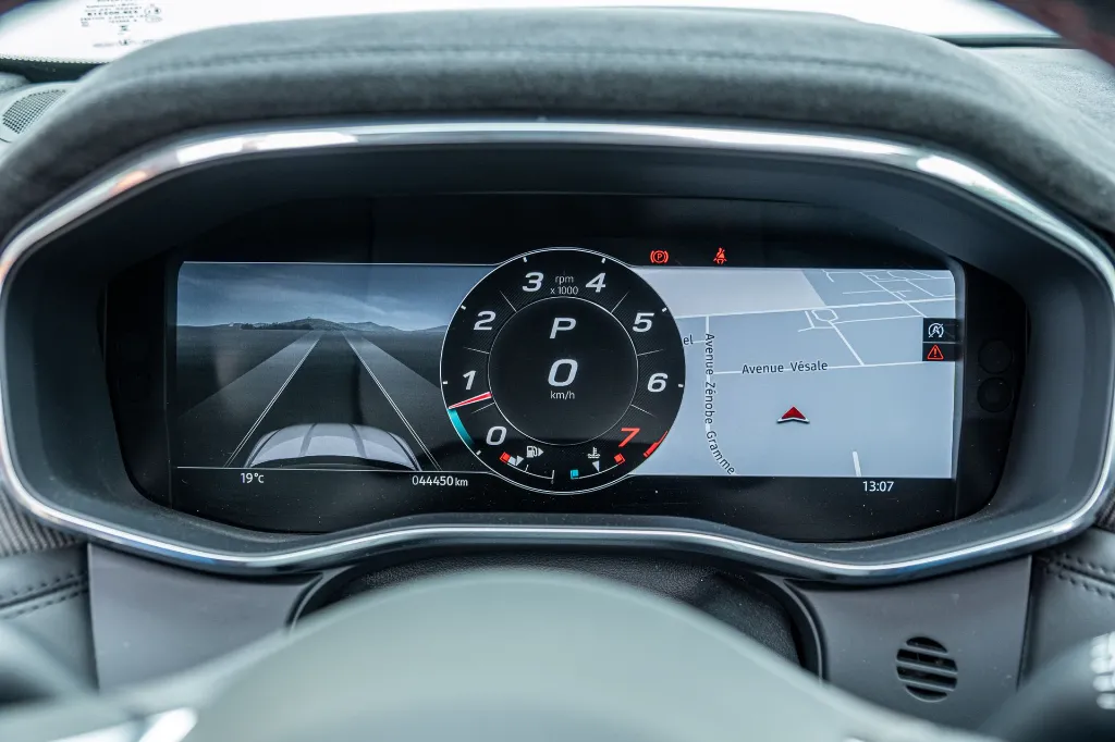 20260911_JAGUAR_F-PACE_SVR_052.webp