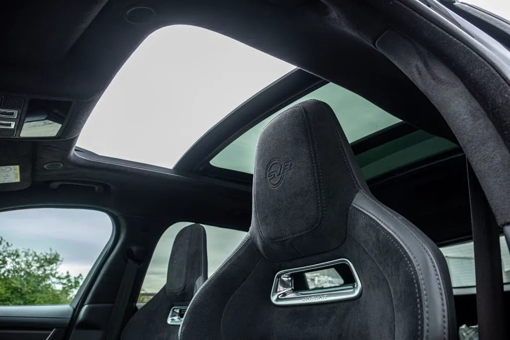 20260911_JAGUAR_F-PACE_SVR_010.webp