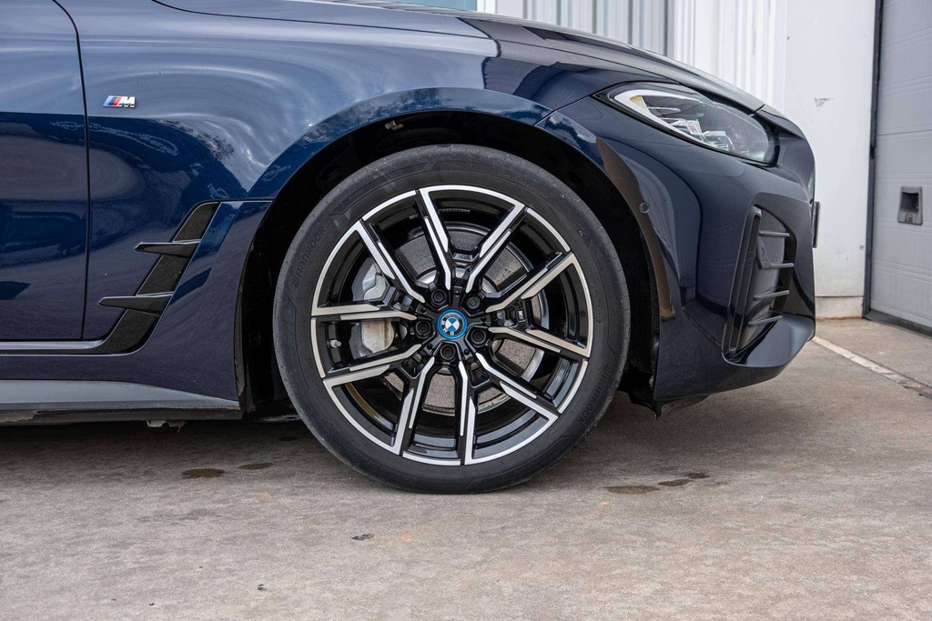 BMW i4 37