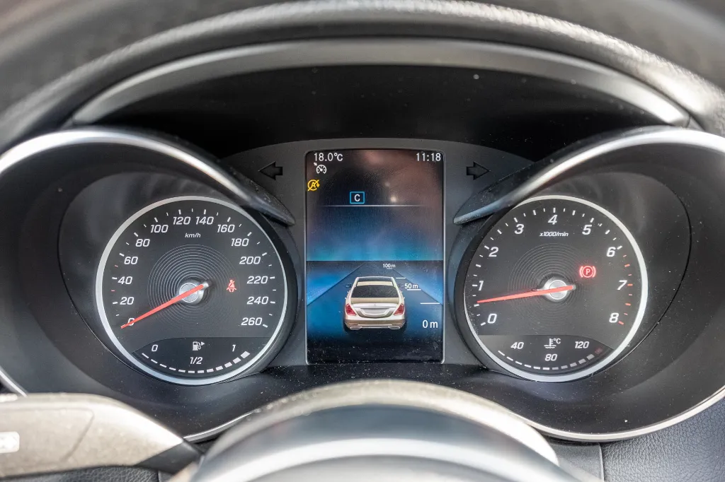 20261016_MERCEDES_C180_020.webp