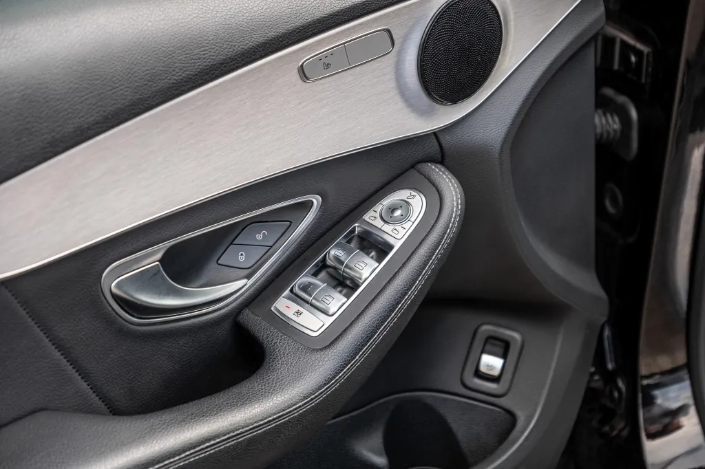 20261016_MERCEDES_C180_017.webp